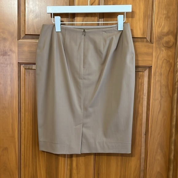 Like New Lafayette 148 Tan Lined Skirt w/ Side Button and Zip Size 4 Virgin Wool - Picture 2 of 6